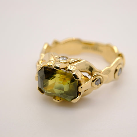 'Glynth' - sapphire & gold ring