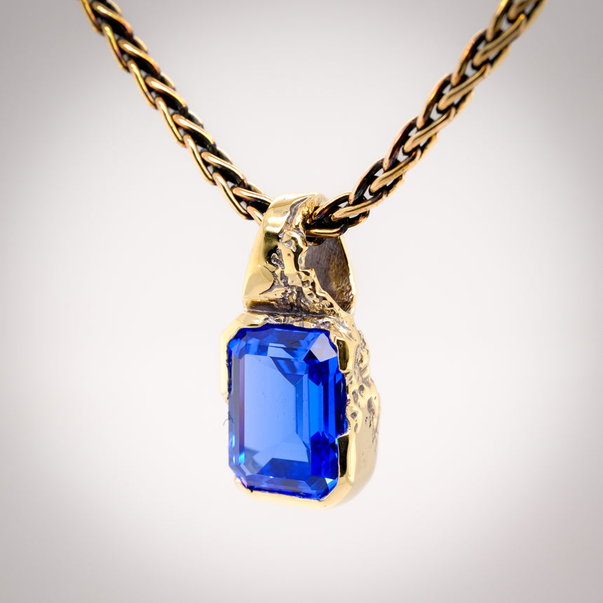 Erosion lab spinel and 10k gold pendant