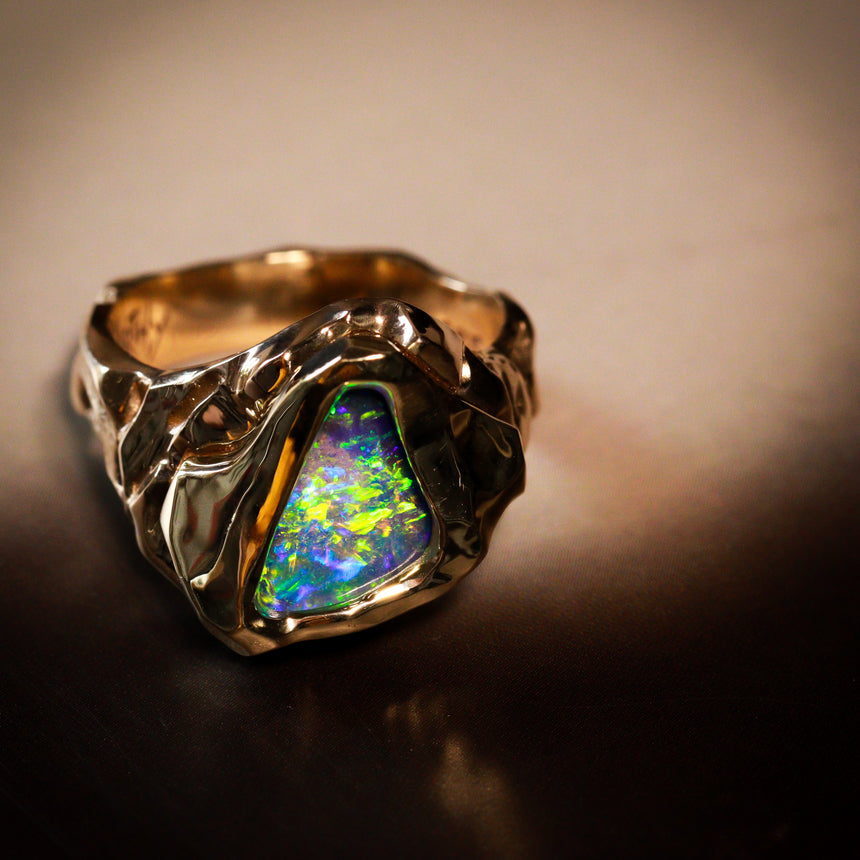 Heavy 14ct gold ‘Earthset’ ring