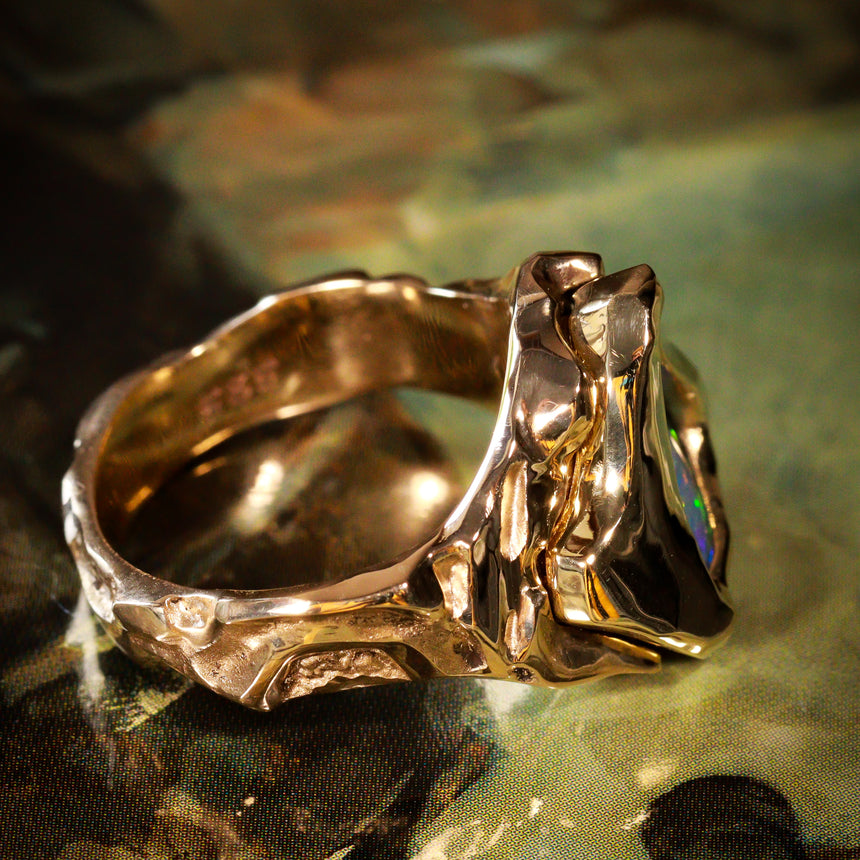 Heavy 14ct gold ‘Earthset’ ring