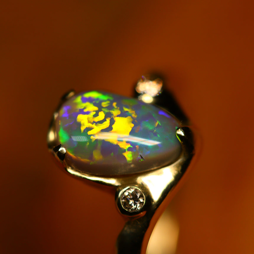 Lightning Ridge opal & 14ct gold ring