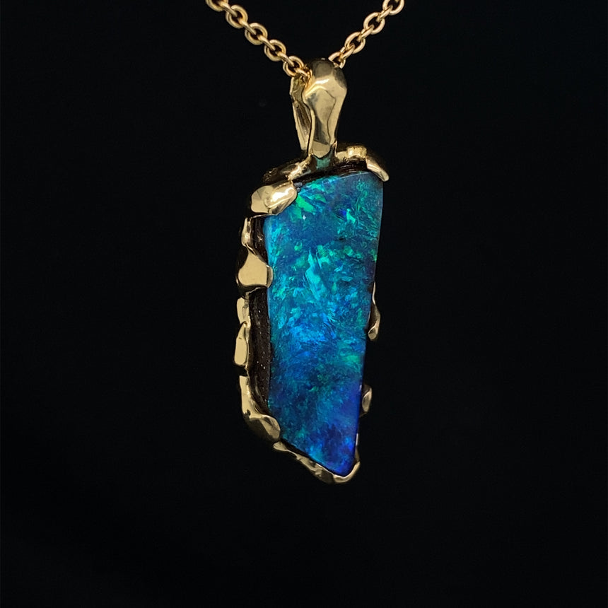 Boulder opal & 18ct gold pendant